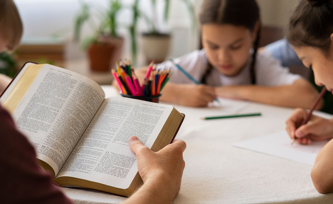 La-educación-bíblica-como-fundamento-del-futuro.